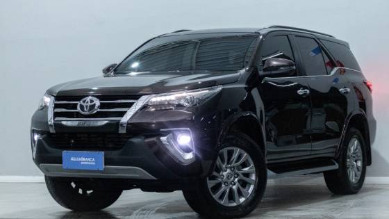 TOYOTA HILUX SW4 2.8 SRX 4X4 16V TURBO INTERCOOLER DIESEL 4P AUTOMÁTICO TOYOTA HILUX SW4 2.8 SRX 4X4 16V TURBO INTERCOOLER DIESEL 4P AUTOMÁTICO